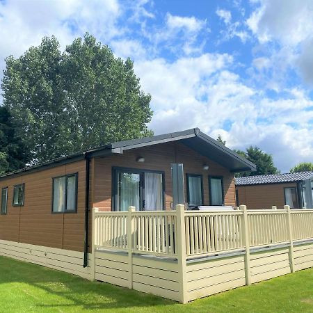 The Yorkshire Burrow Lodge With Hot Tub ภายนอก รูปภาพ
