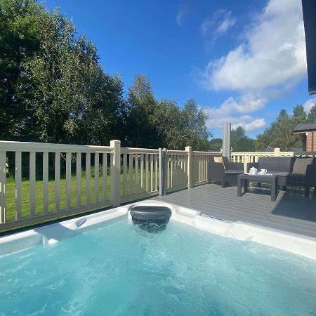 The Yorkshire Burrow Lodge With Hot Tub ภายนอก รูปภาพ