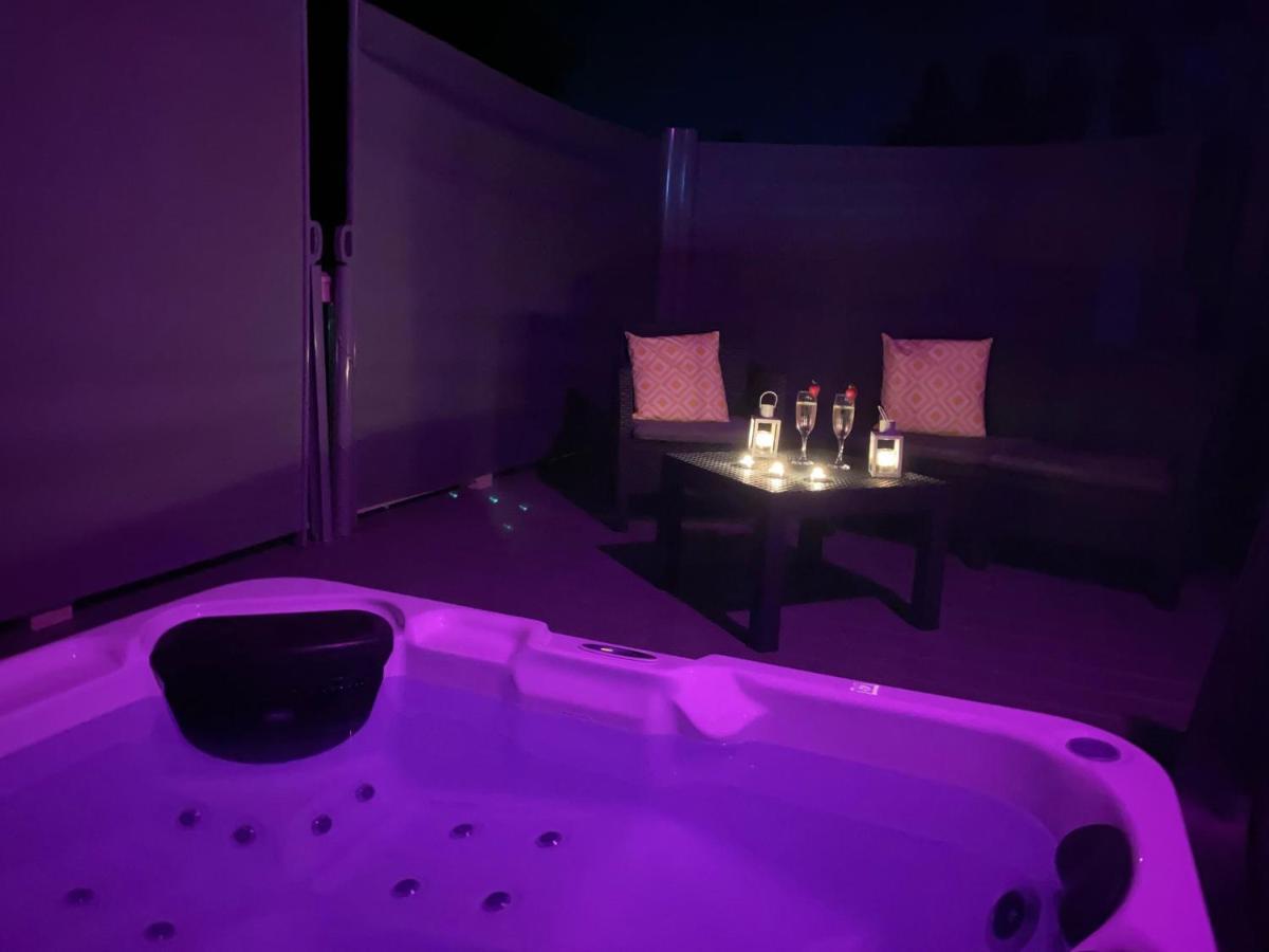 The Yorkshire Burrow Lodge With Hot Tub ภายนอก รูปภาพ