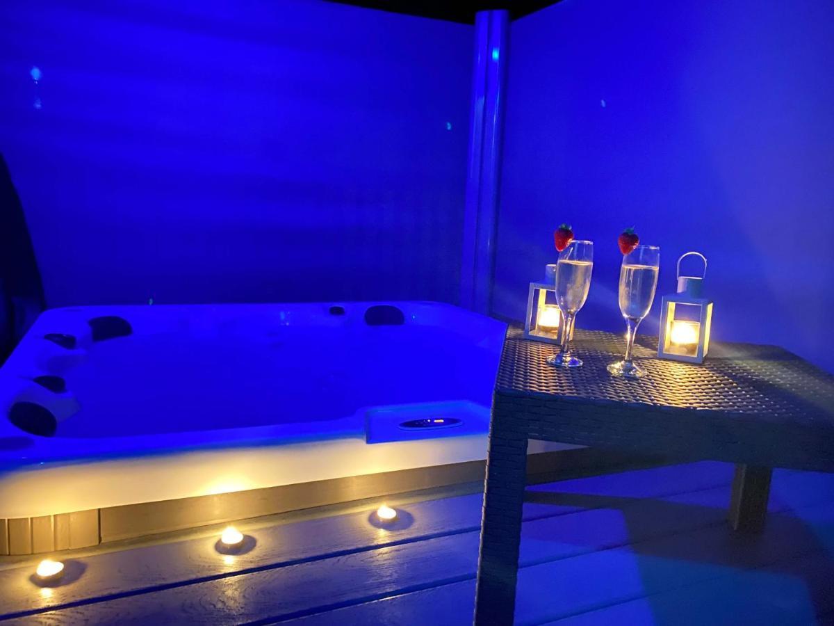 The Yorkshire Burrow Lodge With Hot Tub ภายนอก รูปภาพ