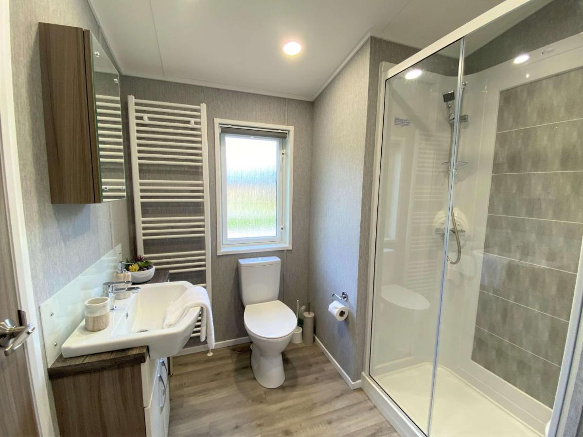 The Yorkshire Burrow Lodge With Hot Tub ภายนอก รูปภาพ